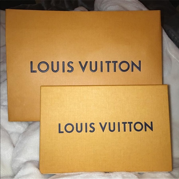 [SOLD] Louis Vuitton Capucines Compact Wallet - Picture 5 of 8